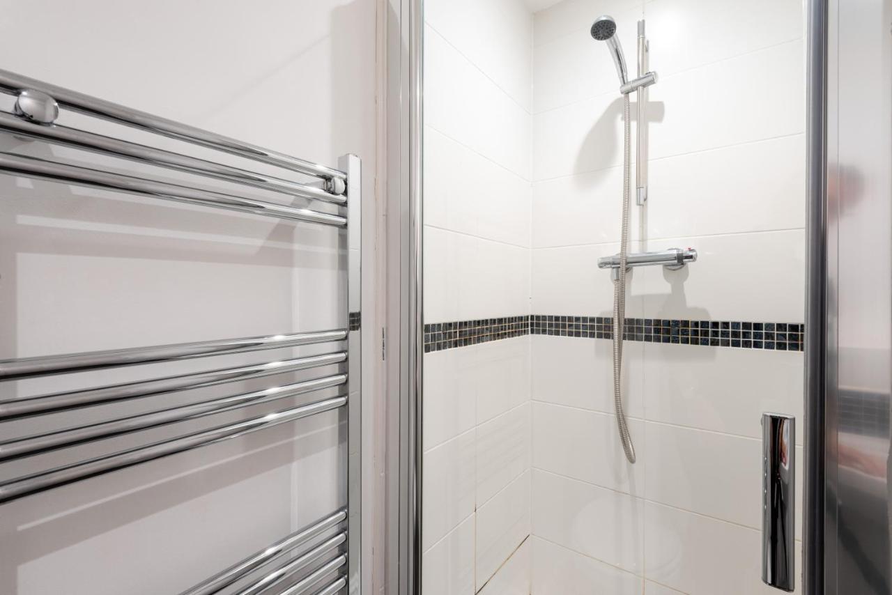 Сasa de vacaciones Parking - Spacious - Smart Tv - Self Checkin - Garden - King Derby