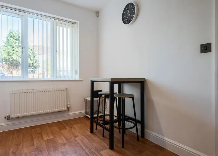 Parking - Spacious - Smart Tv - Self Checkin - Garden - King