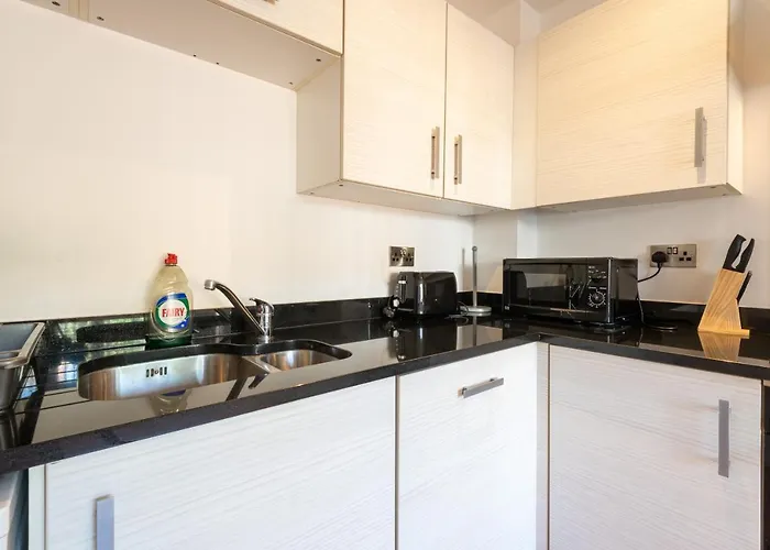 Parking - Spacious - Smart Tv - Self Checkin - Garden - King